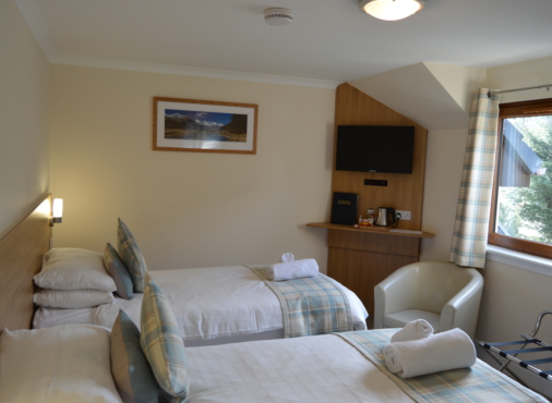 linnhe ensuite twin room accommodation with mountain view